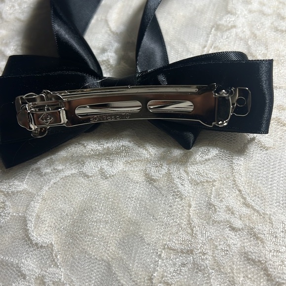 🎀Satin Silk Hair Bow Barrette With Flowing
Tails - Black
7-inch flowing tails - Picture 3 of 3